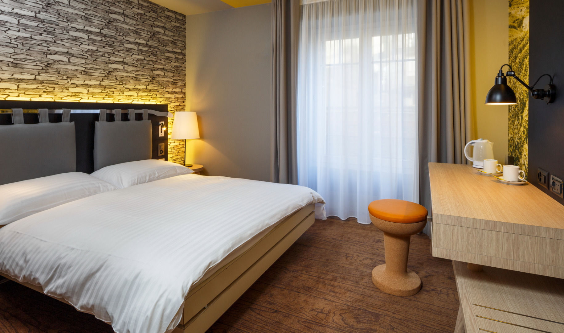 Swiss Wine By Fassbind Hotel Lausanne Bilik gambar